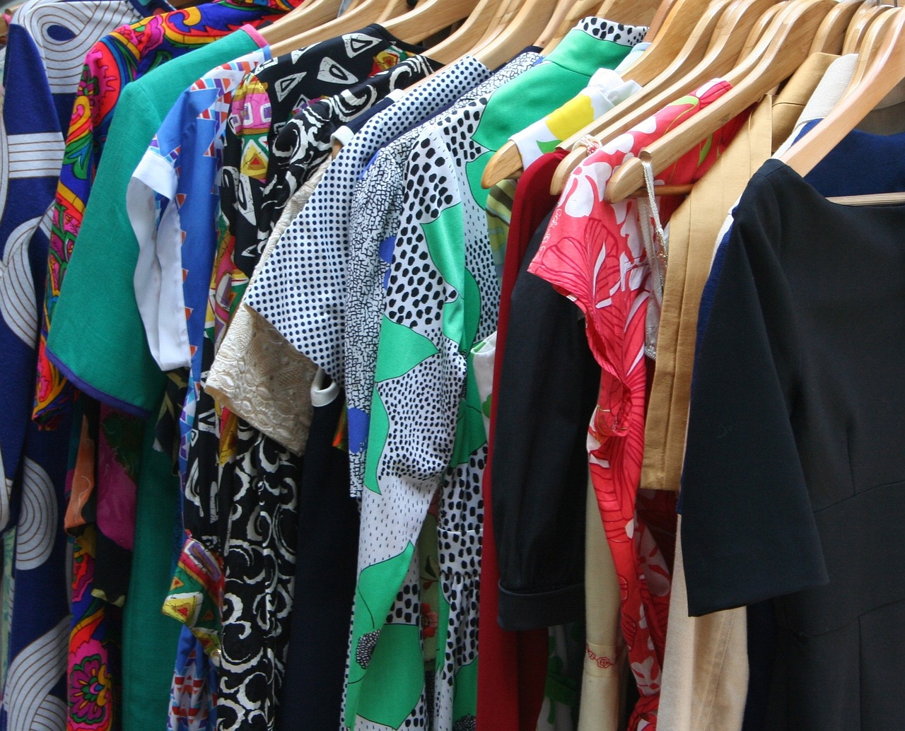 5 skutecznych sposobów na recykling starych ubrań